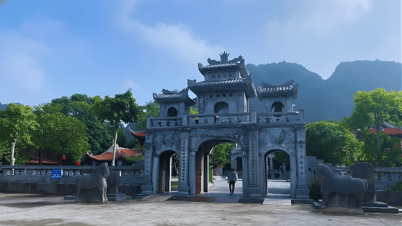 Tam Coc Cycling & Rowing Journey (5)